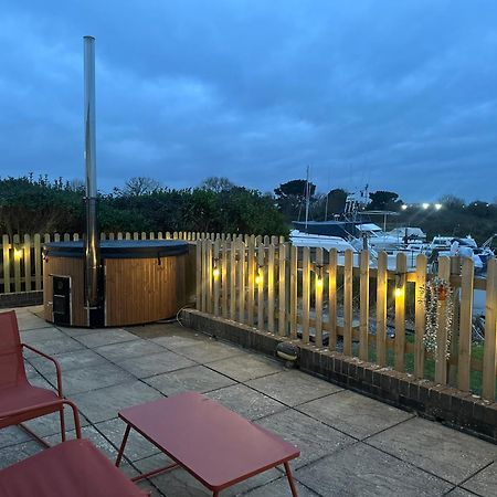 Hot Tub With A View - Christchurch Harbour Dış mekan fotoğraf