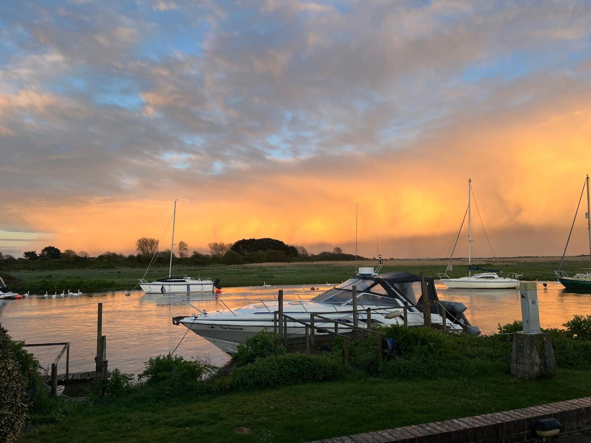 Hot Tub With A View - Christchurch Harbour Dış mekan fotoğraf