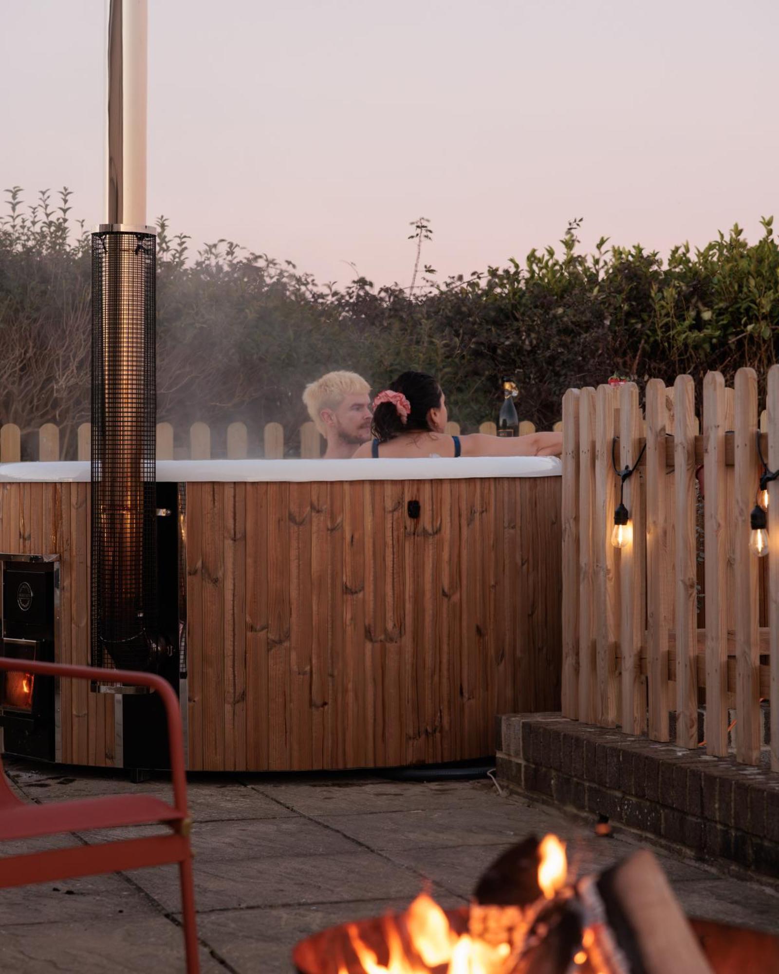 Hot Tub With A View - Christchurch Harbour Dış mekan fotoğraf